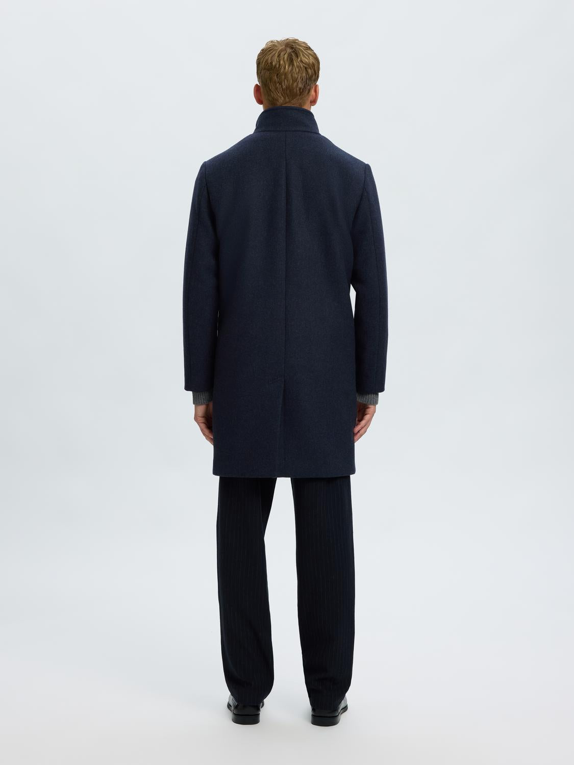 model_shot-back
